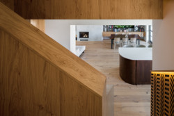 Rekonstrukce řadového domu u letiště, No Architects