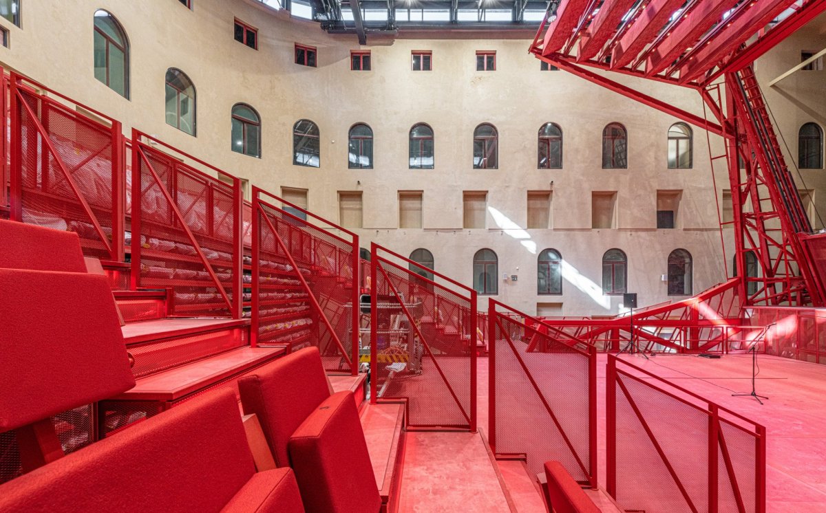 Multifunkční sál v Císařských lázních podle návrhu ateliéru Petr Hájek Architekti