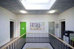 Architekt Ondřej Tuček, Přístavba a rekonstrukce obecní školy Hovorčovice – foto