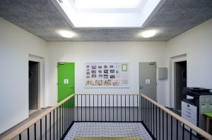Architekt Ondřej Tuček, Přístavba a rekonstrukce obecní školy Hovorčovice – foto