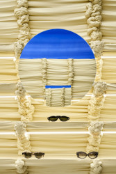 Manželé Anastázie a Pavel Kahotski nabízí ve své optice jak brýle vyrobené na míru, tak kurátorovaný výběr kousků ze zahraničí. (Optika Kahotski Eyewear Studio na Letné, IHOR)