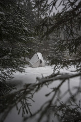 KØMEN – ÚTULNA U BALVANOVÉHO VODOPÁDU, 1:1 lab • FA ČVUT. Foto: Martin Čeněk