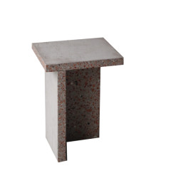 Galerie THE DESIGN zve na vernisáž výstavy On Chair – Balancing on the Edge of Comfort 21.6. od 18h