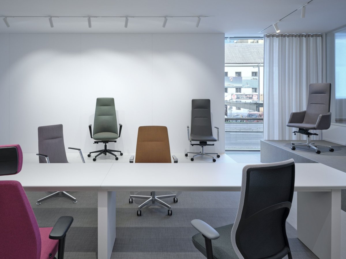 Nově zrekonstruovaný showroom LD Seating v pražském Karlíně od studia archicraft
