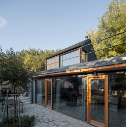 Víkendový dům v Bukovanech od studia SENAA architekti