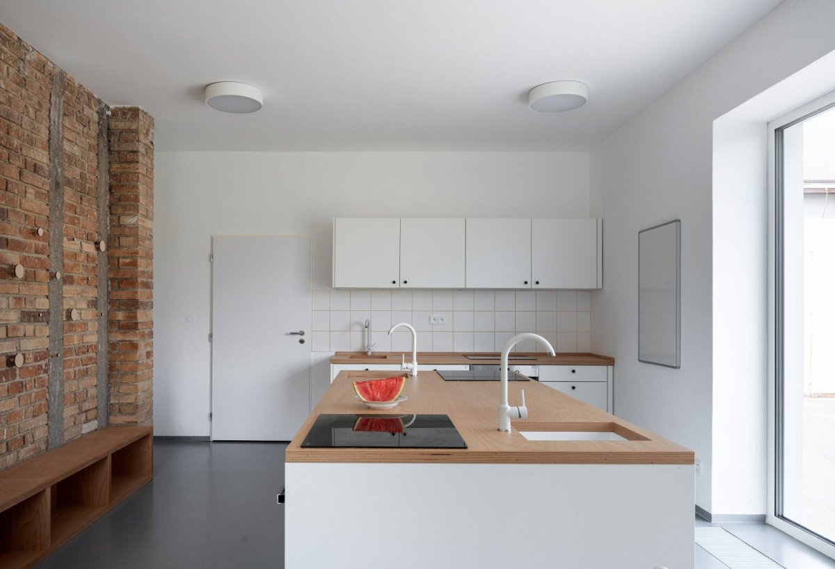 Adaptace koetelny v Ledenicích od Ateliéru 111 architekti
