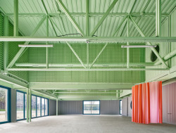 Educan Centrum od španělského studia Eeestudio