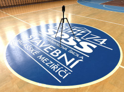 BLK360 během zaměřování školní tělocvičny 