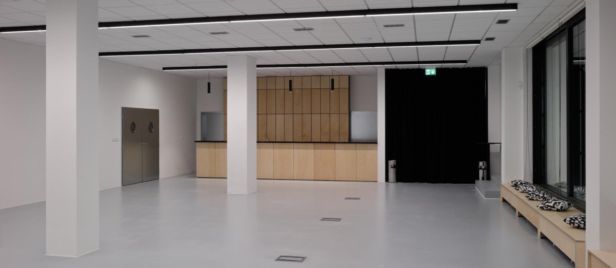 Mjölk architekti proměnili chátrající menzu v Ústí nad Labem na Dům umění