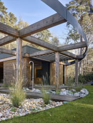 A taky zahradní úpravy kolem stavby. (Rodinný dům v Kersku, hipposdesign)