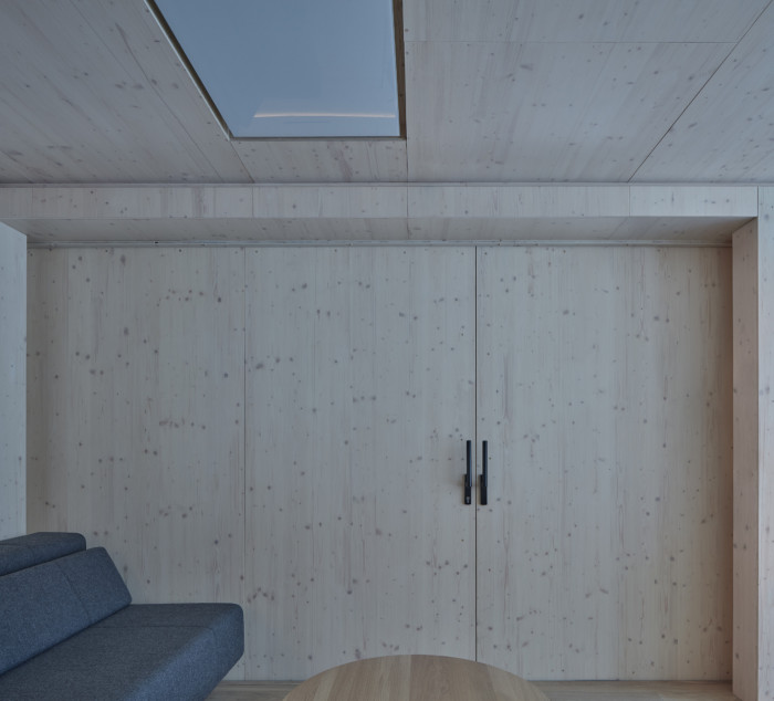 Sheltre pre hotel Bjornson, Ark-shelter / Michiel De Backer, Viktor Mikovčák, Martin Mikovčák