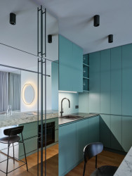 Zrcadlová úprava opticky rozšiřuje prostor. (Rekonstrukce bytu v Pitkovicích, Formafatal)