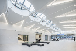 Plzeňské hlavní nádraží po rekonstrukci (na obrázku keramické obklady RAKO série Extra)