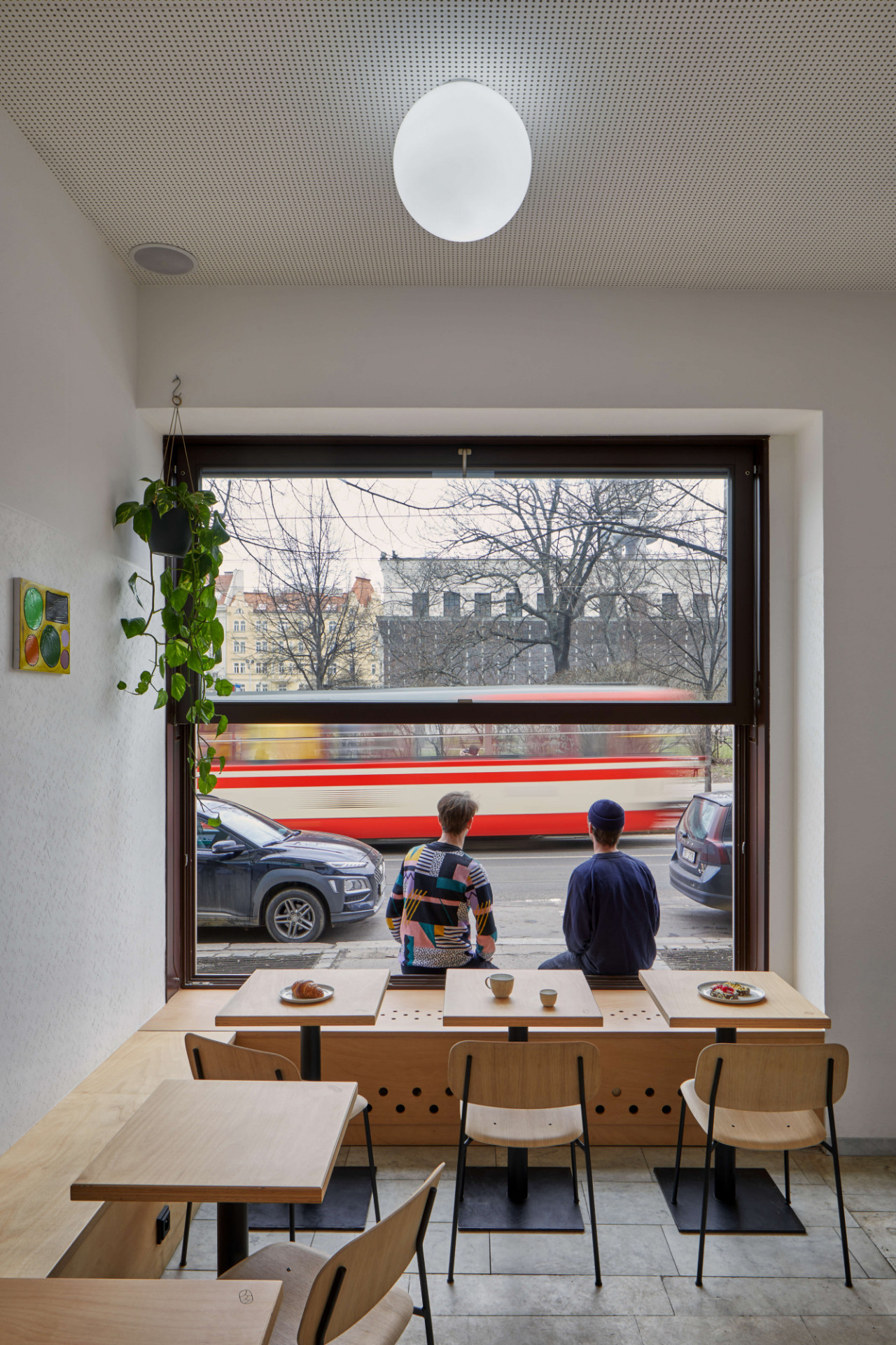 Kro Café, NEUHÄUSL HUNAL / David Neuhäusl, Matěj Hunal