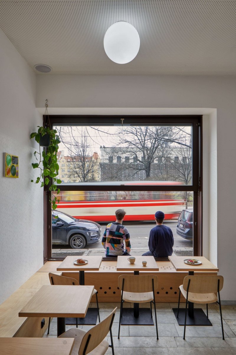 Kro Café, NEUHÄUSL HUNAL / David Neuhäusl, Matěj Hunal
