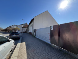 Preferované je začlenění výdejních boxů do již existujících objektů, jakou jsou ploty...