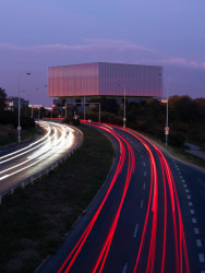 Vítězný návrh architektonického studia JIKA-CZ s.r.o. na depozitární komplex Národní galerie Praha. Vizualizace: monolot