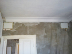 Neviditelné reproduktory Stealth Acoustics při instalaci.