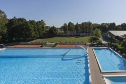 Bazén s parabolickou skluzavkou v Litomyšli