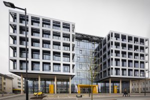 Pardubický kraj má nový pavilon urgentního příjmu. V orientaci zde pomáhají barvy.