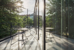 Kavárna Kontejner na Ortenově náměstí od Collarch studia