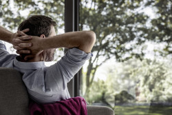 Německý výrobce okenních profilů REHAU vysvětluje, jak ušetřit elektrickou energii díky výměně oken