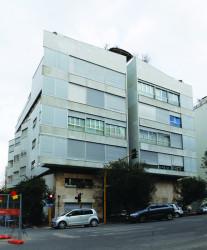 Bytový dům II Girasole s odvážným členěním fasády