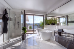 Ateliér Kareš Arch zrealizoval v Brně neofunkcionalistickou vilu, která se otevírá do zahrady