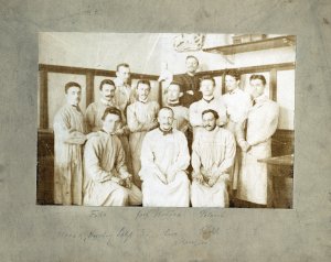škola Jana Kotěry na Uměleckoprůmyslové školy, nedat., asi 1901/1902 (Fotoarchiv Muzea východních Čech)