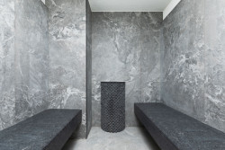 Komerční wellness v Resortu Aldrov: Saunová zóna s finskou saunou, kombinovanou saunou a parní kabinou