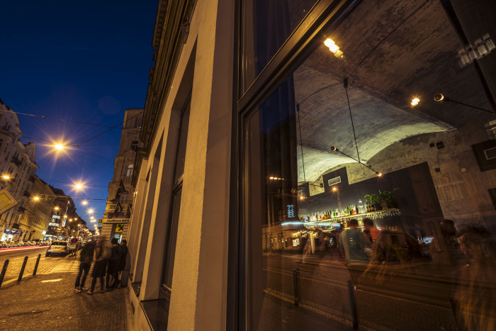 Bar Cobra v Praze od edit! architects