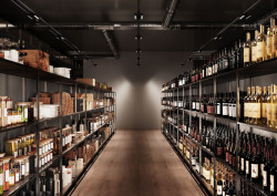 Produkt SCENO se vyrábí ve 4 designových variantách a 3 barvách