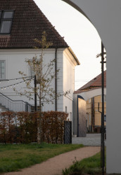 Rekonstrukce historické budovy statku v Noutonicích od ateliéru OBJEKTOR ARCHITEKTI