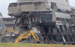 Budova od Paula Rudolpha během demoličních prací v olovině ledna 2021.