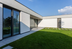 Rodinný dům s atriem od Jiřího Vokřála a Hany Horákové