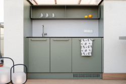 Venkovní kuchyně (Rekonstrukce bytu na Vinohradech, Obliqo )