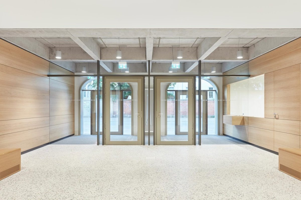 Rekonstrukce budovy okresního soudu Tübingenu od studia Dannien Roller Architekten