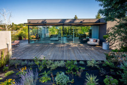 Systém air-lux je bezrámový, to znamená, že zevnitř i zvenku je od podlahy do stropu vidět jenom sklo