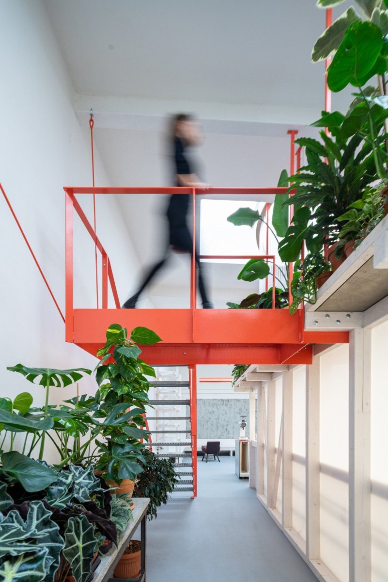 Coffee hub GROUNDS, KOGAA / Alexandra Georgescu, Tomas Kozelsky, Viktor Odstrčilík, Kateřina Baťková, Josef Řehák, Kateřina Čenovská