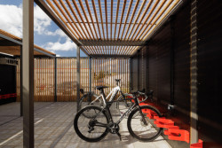 Modulární systém řady Y od Egoé posunuje dosavadní hranice využití venkovního prostoru. (na obrázku řada Bike)