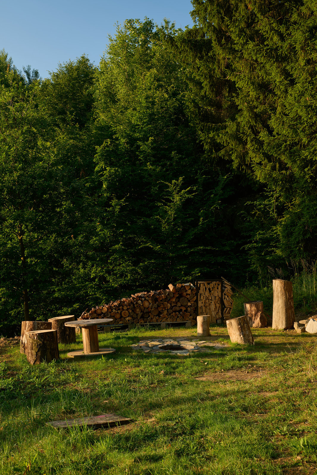 Ohniště (Chata Bebech, JANSELF STUDIO)