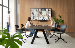 Kancelářská židle, která obejme - bloum od Wisner-Hager