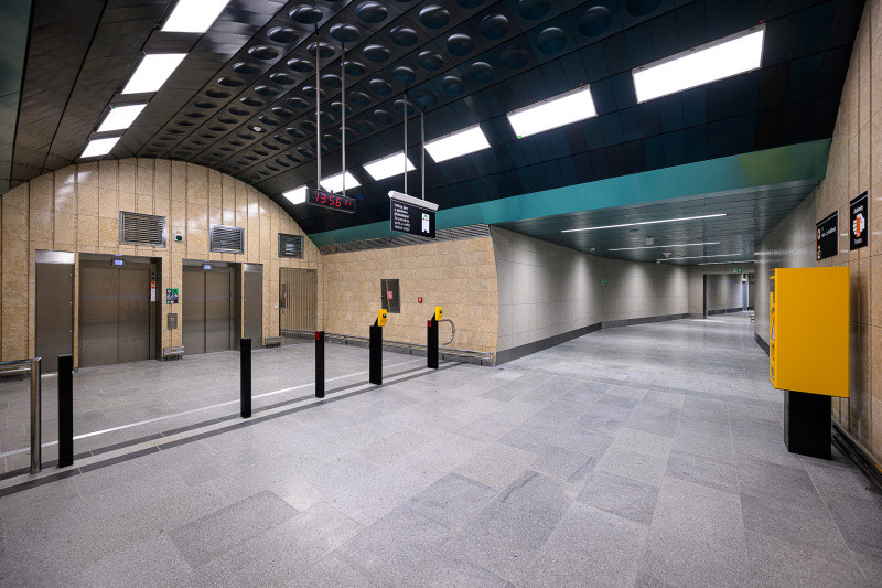 Zrekonstruovaná stanice metra Jiřího z Poděbrad je nově přístupná i osobám s omezenou schopností pohybu a orientace. 