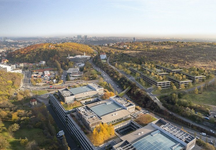 V rámci festivalu se veřejnosti letos otevře také nová budova pražského ČSOB Kampusu od ateliéru Chalupa Architekti.