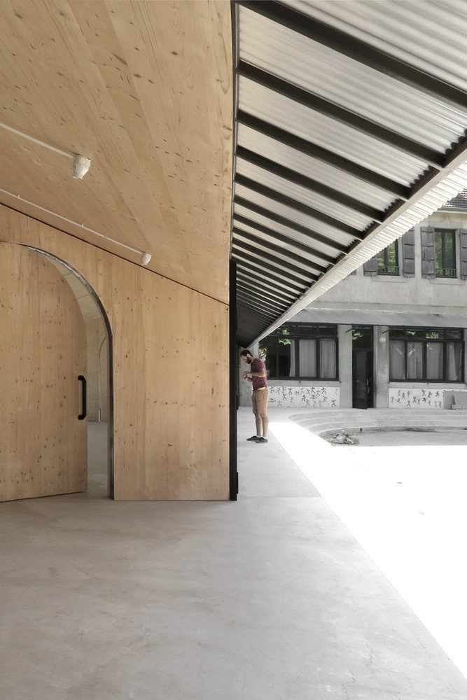 Přístavba školní jídelny v Montbrun-Bocage, Bast architects