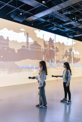 Od 21. března do 1. září bude v pražském CAMPu k vidění výstava Planeta Praha, která pozoruje město „očima“ rostlin a živočichů.