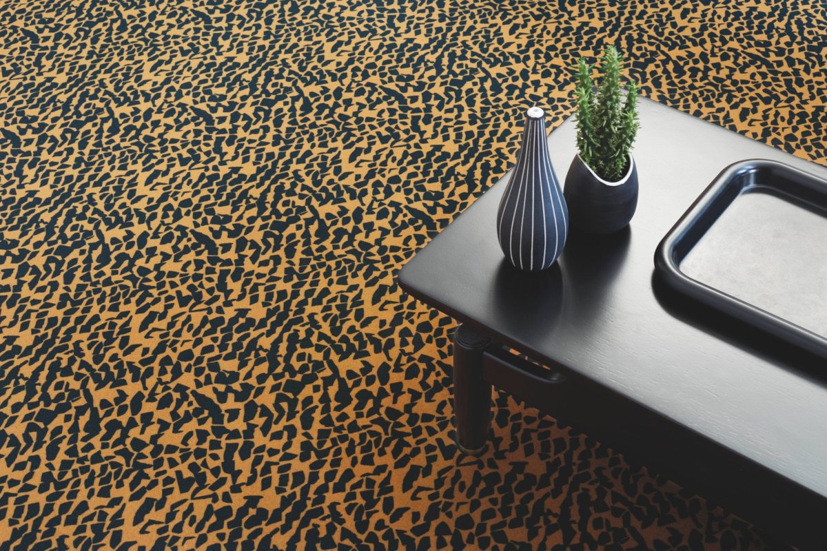 Kolekce Flotex by Tibor vyniká jak v detailu, tak i ploše. Vzor Quartz orange působí nadčasově, přestože se jeho vznik datuje do 70 let.