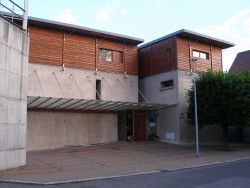 Farní sbor Českobratrské církve evangelické Praha-Kobylisy, Ernst Gisel, 1967–1971, Radovan Schlaufer a Jakub Roskovec (dostavba), 1995–2001