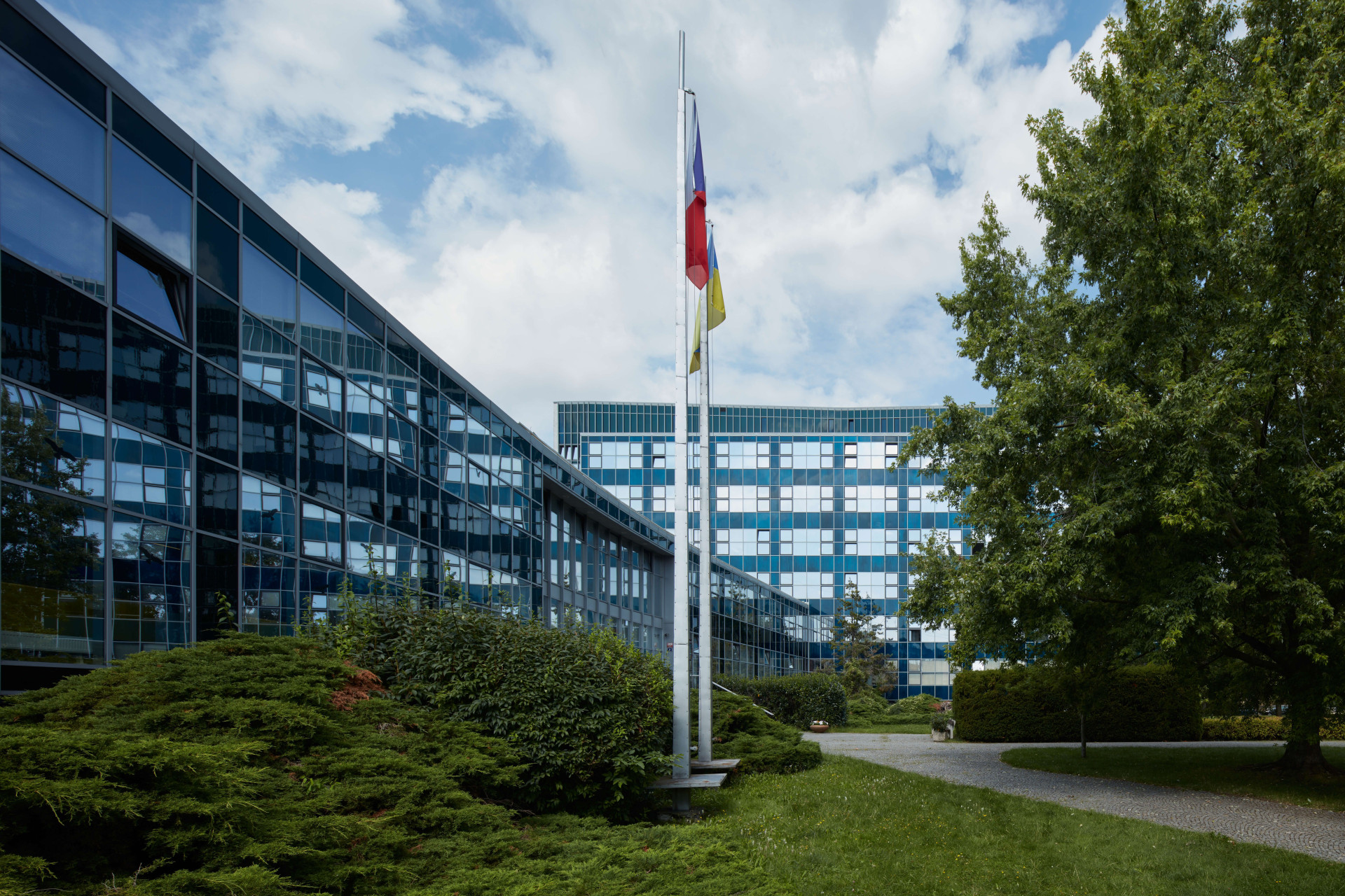 Stavba má dnes plášť nový, pochází z roku 2002. Tomu původnímu se však podobá velmi věrně. Rekonstrukci ústavu vypracoval dlouholetý kolega Karla Pragera Miroslav Pavlík