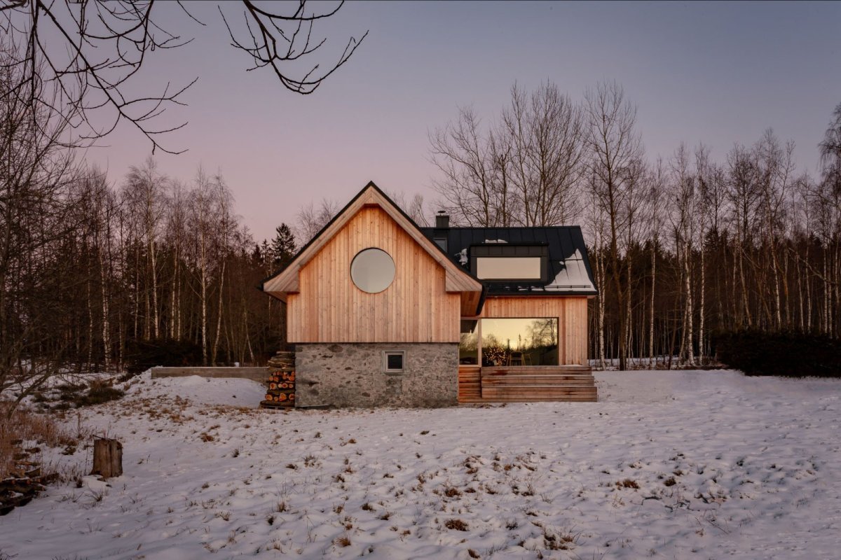 Chata Lipka v zimě (Chata Lipka na Šumavě, Harazim Karel Architektura)